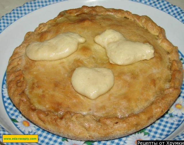Kurnik pie with mushrooms