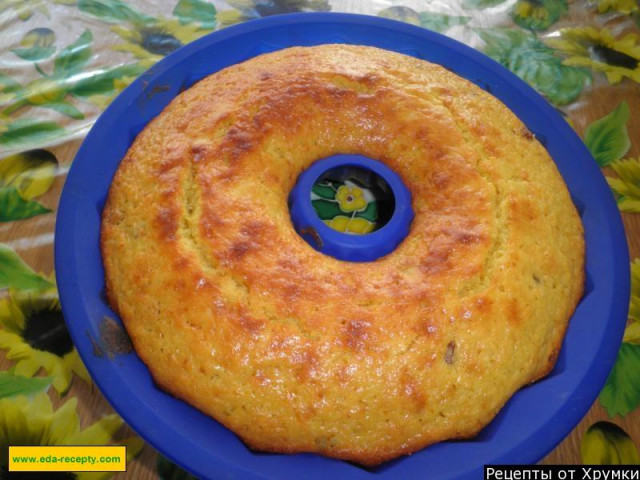 Curd Cake with lemons and raisins