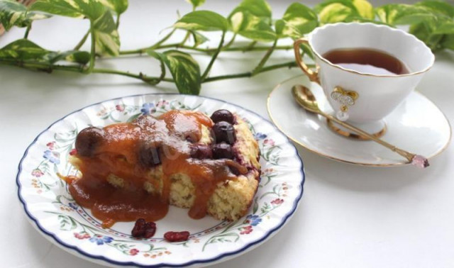 Cherry pie with caramel gravy