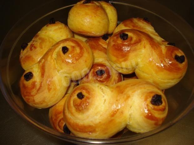 Buns with cottage cheese with raisins