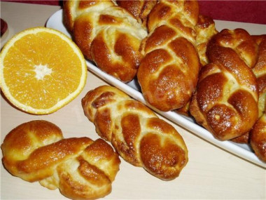 Pastry buns with filling