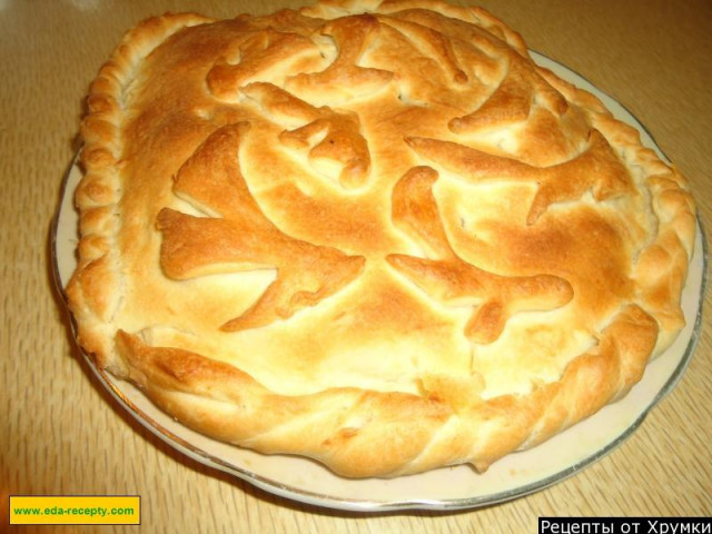 Puff pastry pie with meat and green onions