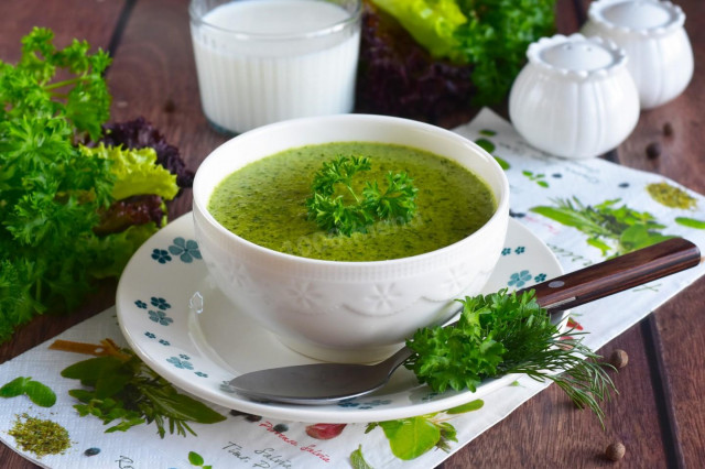 Spinach puree soup with cream