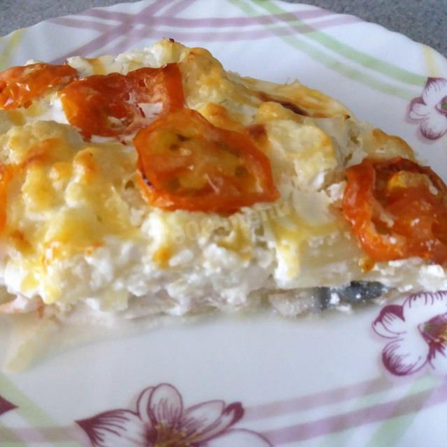 Mackerel baked with vegetables in cream in the oven