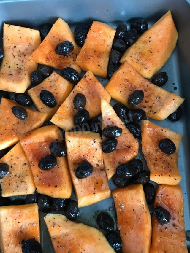 Baked pumpkin with olives in the oven