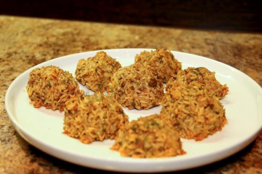 Brown brown rice cutlets with tuna in the oven