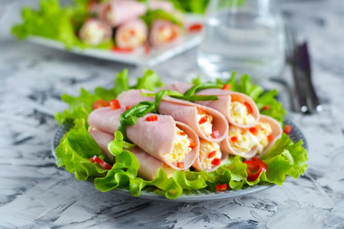 Ham rolls with cheese and garlic