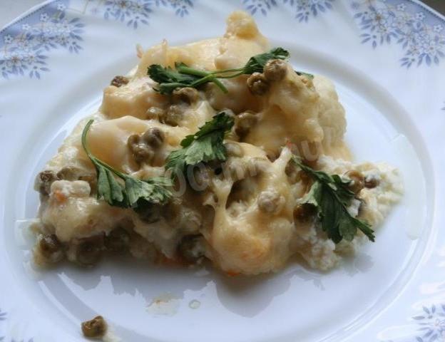 Cauliflower baked in the oven with hard cheese and egg