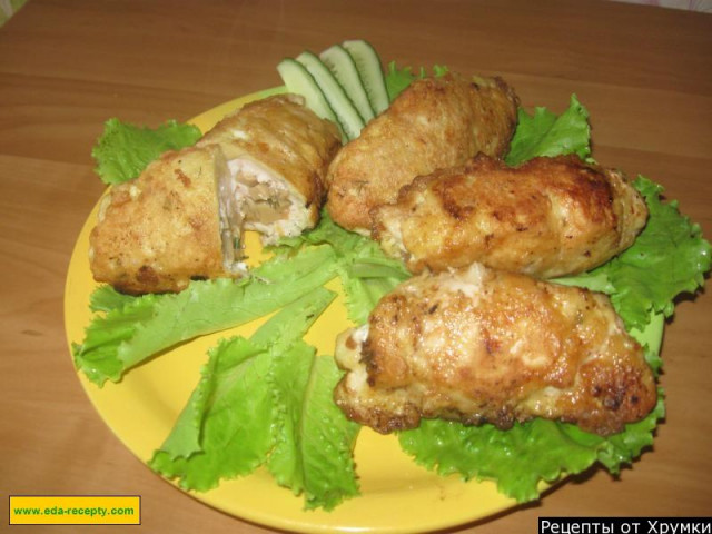 Chicken rolls with cheese in the oven