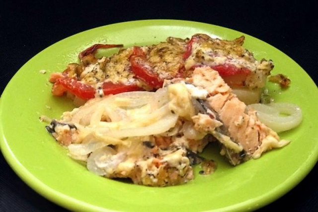 Chum salmon with potatoes baked in the oven