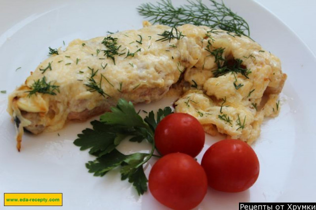 Sugar salmon baked in the oven with cheese