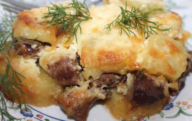 Beef liver with potatoes and cheese in the oven