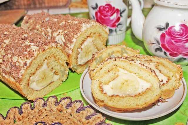 Vanilla roll with banana and sweets