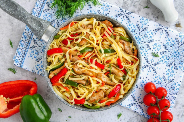 Noodles with pork and vegetables