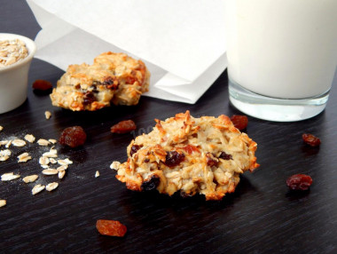 Oatmeal cookies with sucralose and raisins