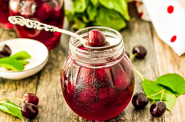 Cherries in syrup for winter