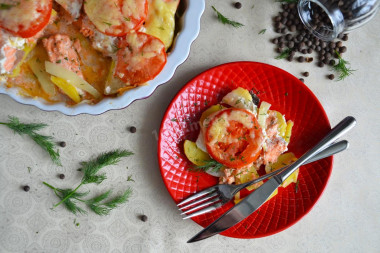 Pink salmon steak casserole with sour cream and vegetables