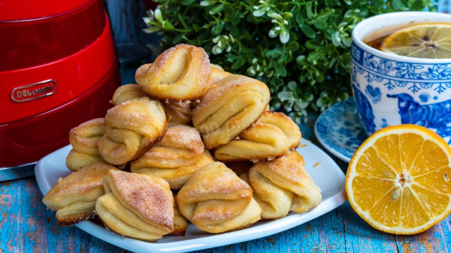 Triangular cottage cheese cookies with sour cream and butter