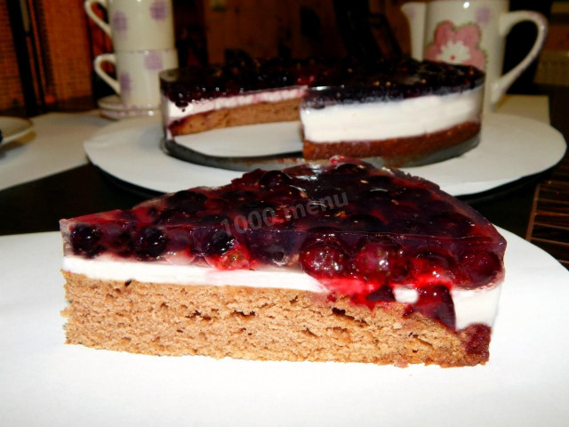 Blackcurrant cake with jelly