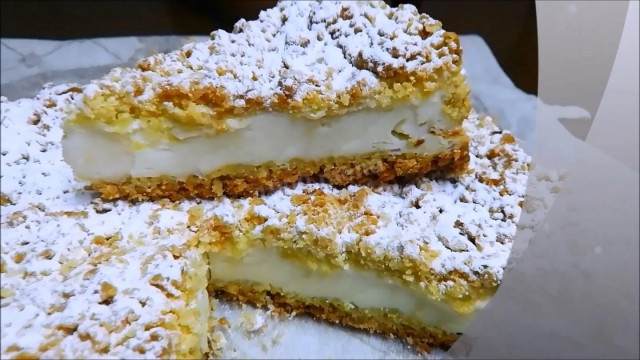 Favorite pie with yogurt and sour cream filling