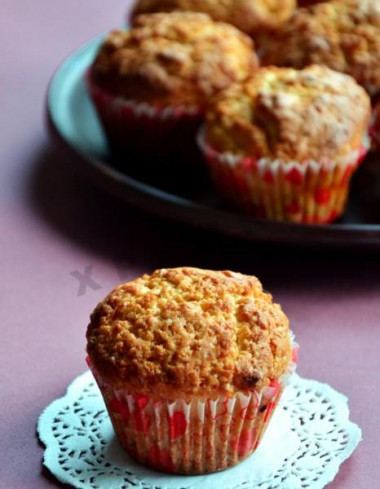 Muffins on kefir with jam filling
