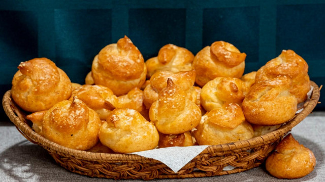 Milk custard rolls with cheese without yeast