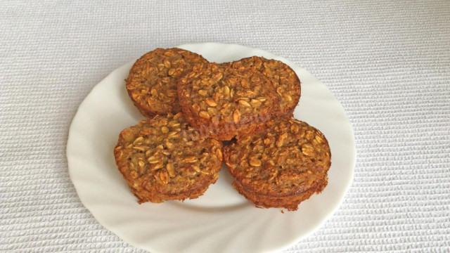 Banana muffins with oatmeal with honey without flour