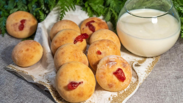 Cottage cheese cookies with jam filling