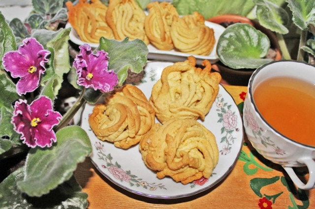 Cookies with mayonnaise in the form of a flower