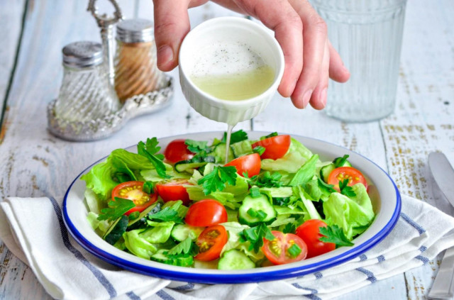 Delicious vegetable salad dressing