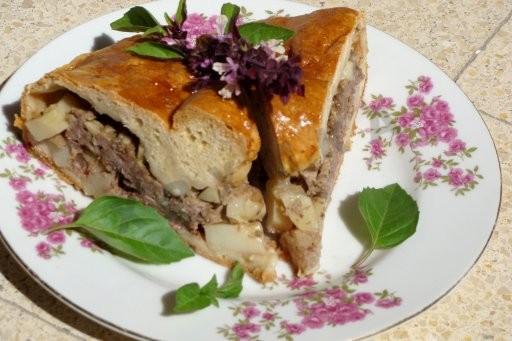 Potato pie with minced meat of the balish type