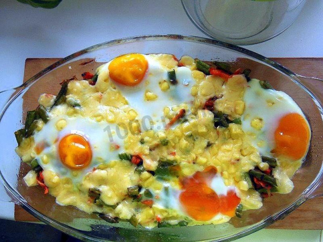 String beans with eggs, cheese and carrots