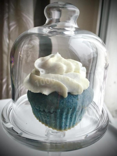 Vanilla sky muffins with blue tea