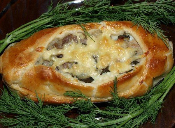 Puff pastry boats with potatoes, meat and cucumbers