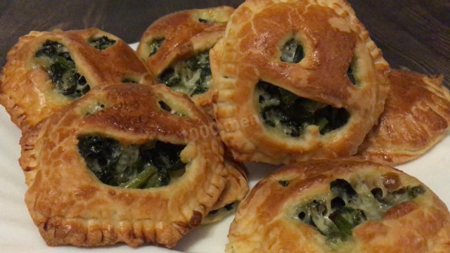 Pies with spinach and cheese for Halloween