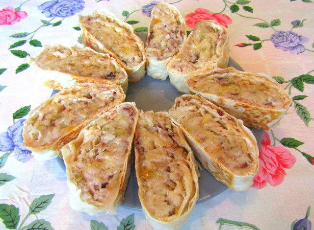 Pita bread roll with apple, nuts and cottage cheese