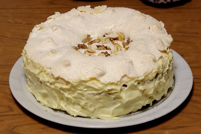 Royal cake with meringue