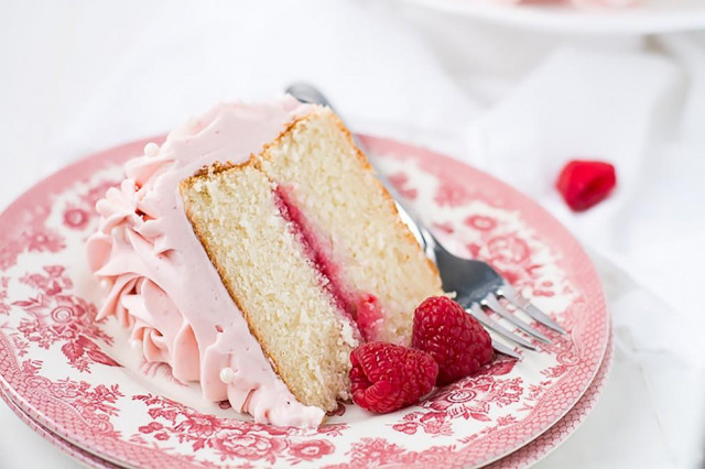 Frozen raspberry cake