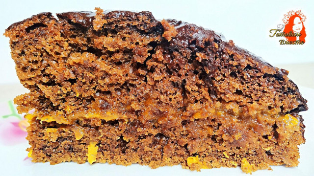 Lean cake with cocoa and apricot jam