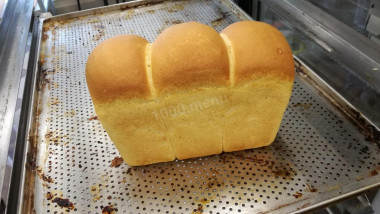 Plain bread with yeast and sugar