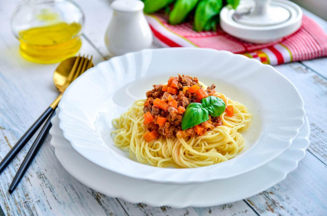 Spaghetti Bolognese with minced meat and tomato paste