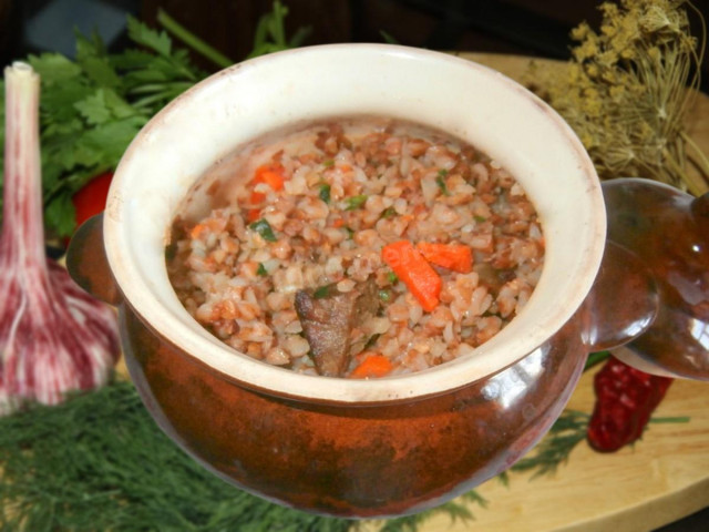 Buckwheat in pots with beef