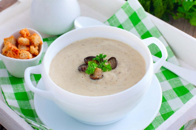 Mushroom soup with cream