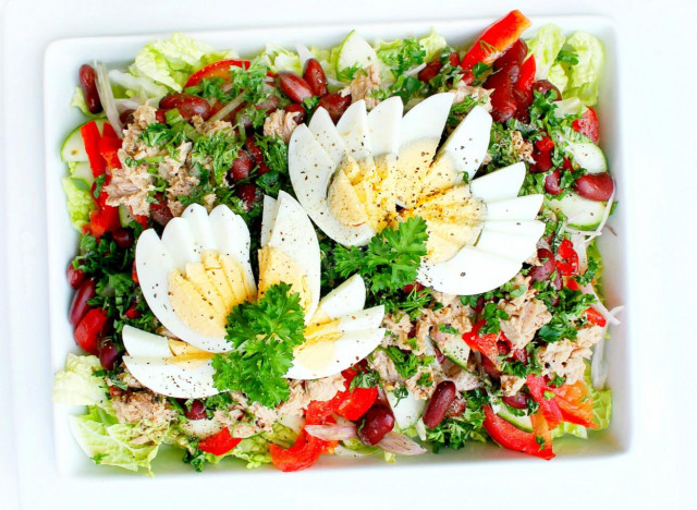 Salad with canned tuna and Peking cabbage