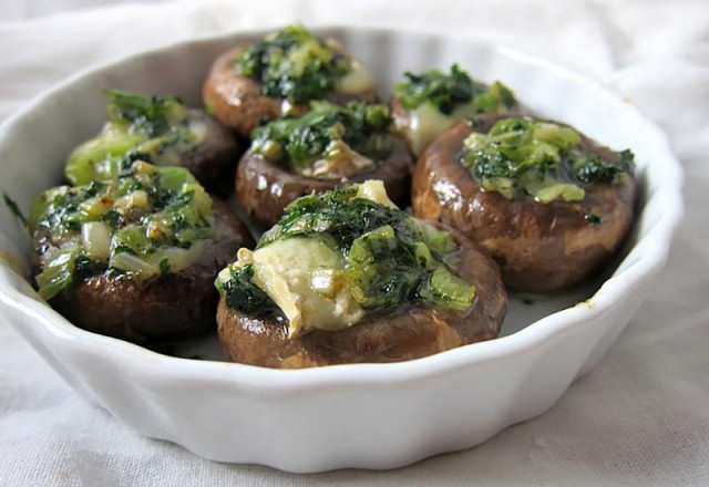 Royal champignons stuffed with Brie cheese