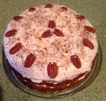 Carrot cake with mascarpone and nuts