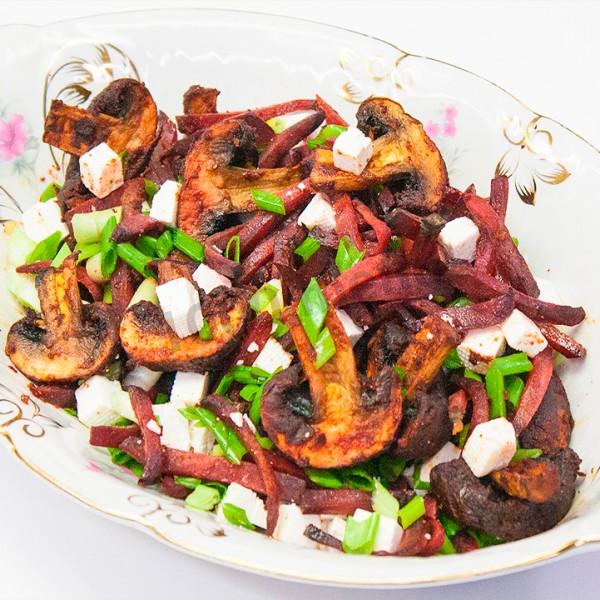 Hot salad with beetroot mushrooms and Feta