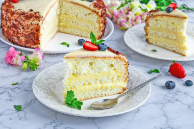 Sponge cake with custard
