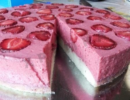 Strawberry-curd-yogurt cake