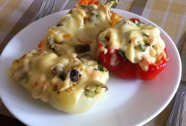 Pepper stuffed with chicken